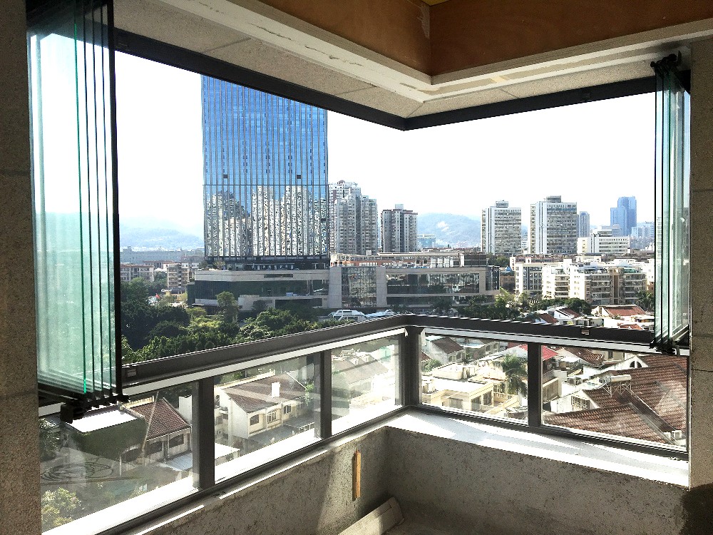 厦门中心地带-信和中央广场全敞开无框阳台窗